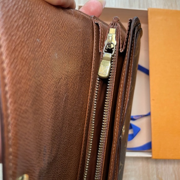 ⚠️⚠️SOLD⚠️⚠️LV Sarah Wallet (Authenticated by Mercari) - Picture 4 of 6